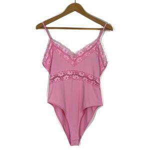 Maeve by Anthropologie Women’s Size Medium Pink Floral Lace Trim Bodysuit NWT
